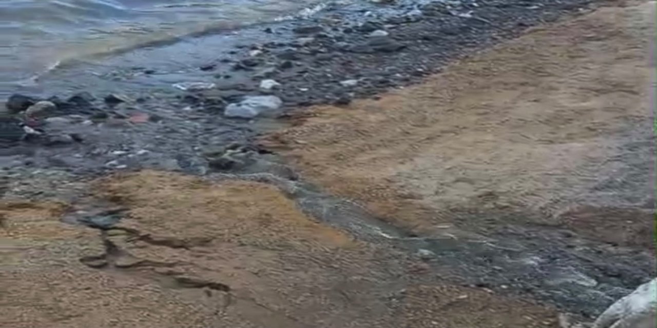 İçmeler’de denize kanalizasyon aktı “Yeşilimiz  gitti, mavimiz gitmesin! ”