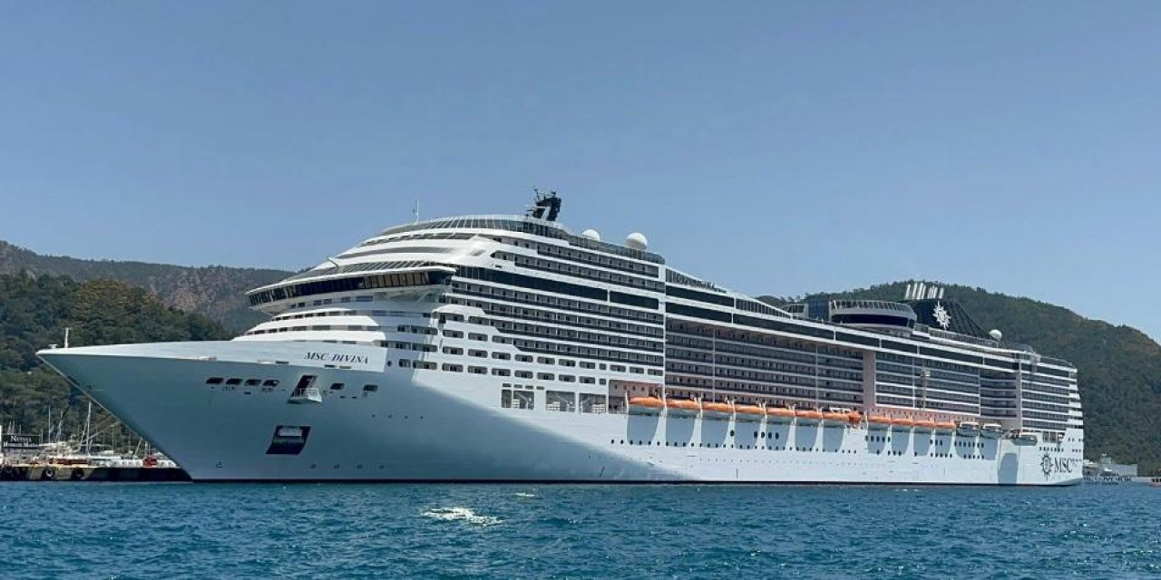 Panama bayraklı kruvaziyer gemi MSC Divina yeniden Marmaris'te