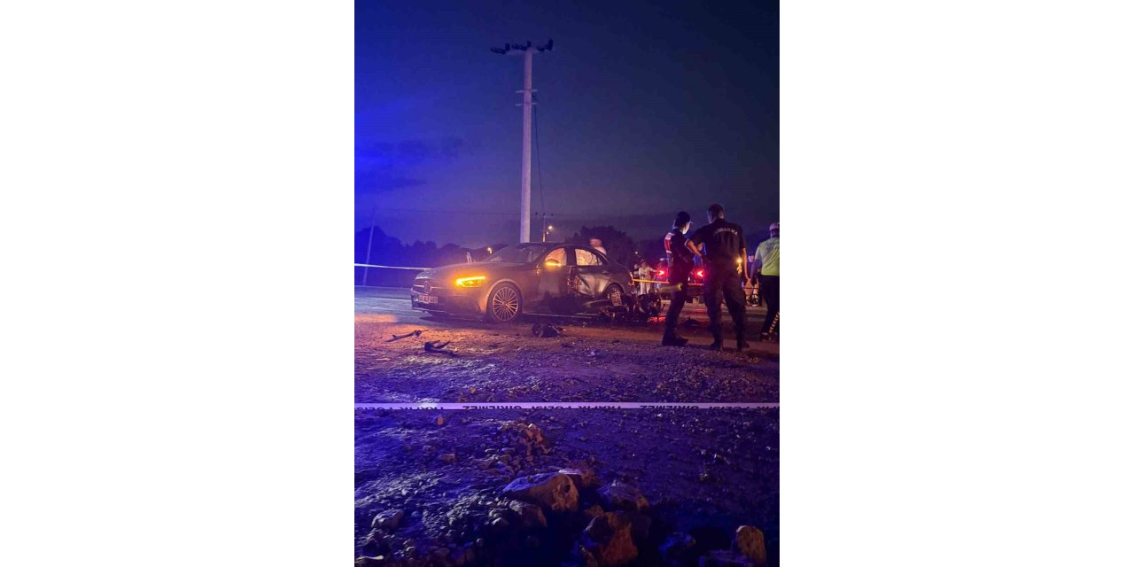 Motosiklet ile otomobil çarpıştı: 1 ölü
