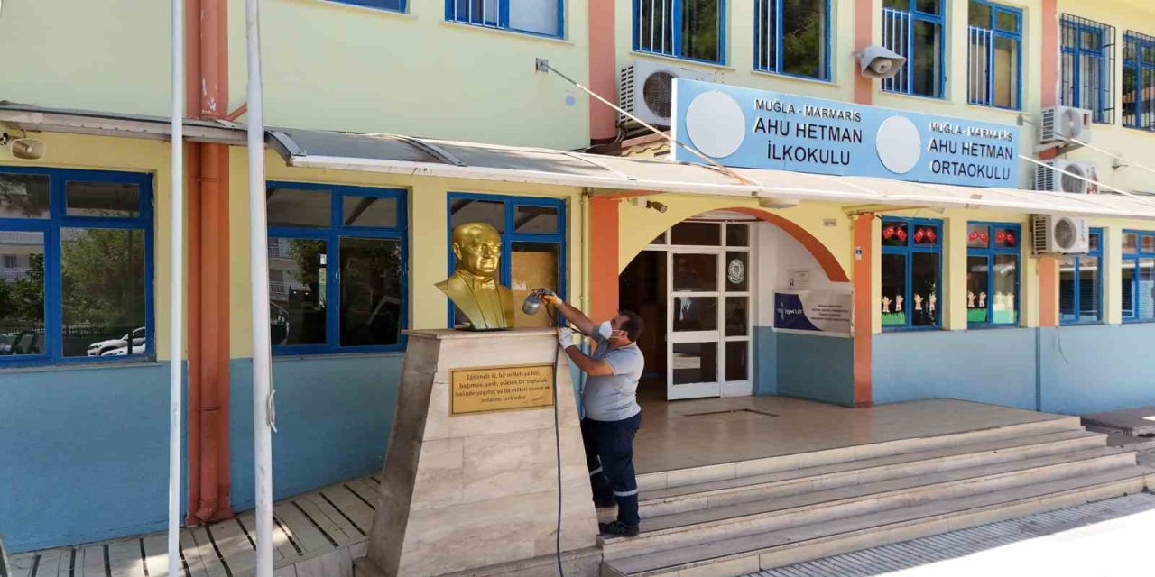 Marmaris'te okul bahçeleri yeni döneme hazırlanıyor