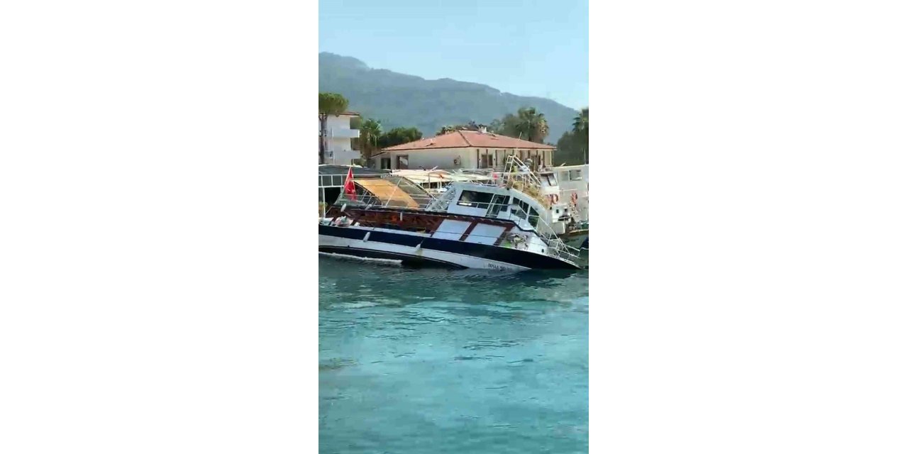 Akyaka’da tur teknesi su alarak yan yattı