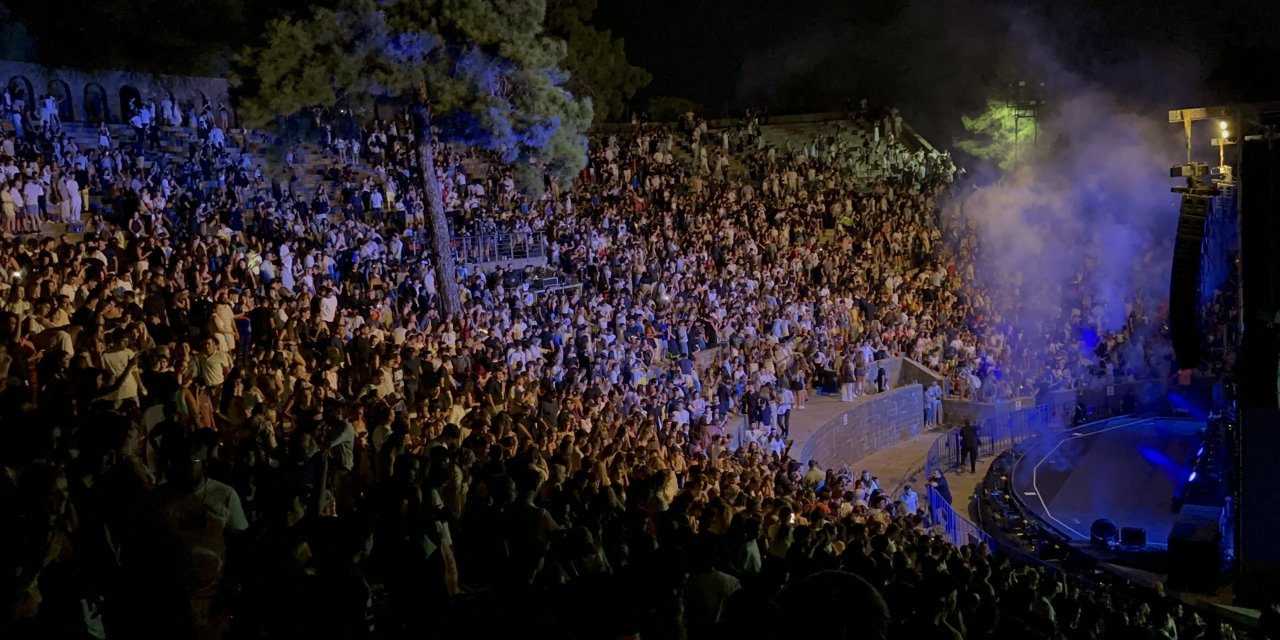Blok3, Marmaris Amfi Tiyatro’yu dolduran 6 bin kişiyi coşturdu