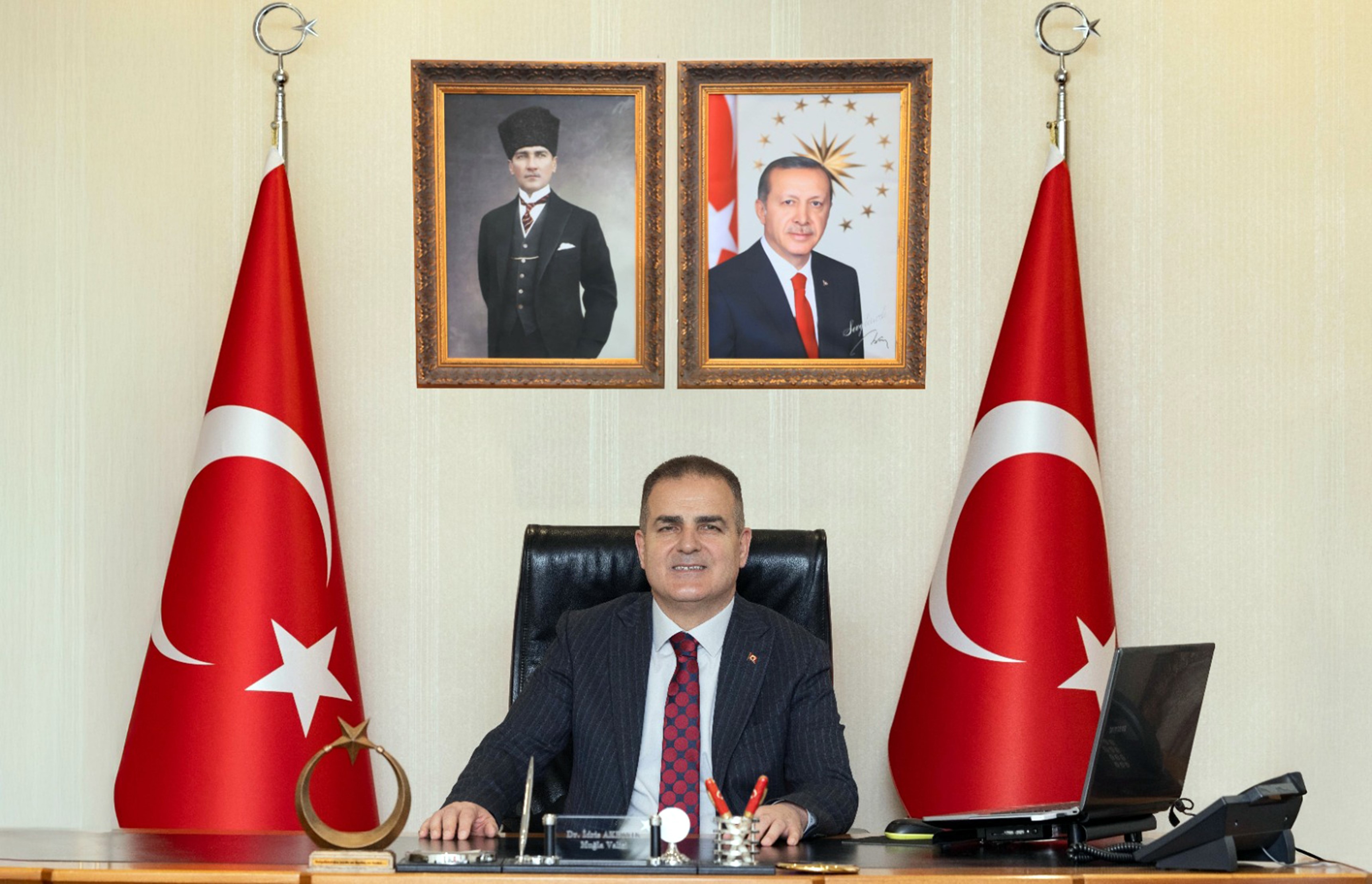 Vali İdris Akbıyık 'Aziz milletimizin ve Muğlalı hemşehrilerimin 30 Ağustos Zafer Bayramı kutlu olsun"