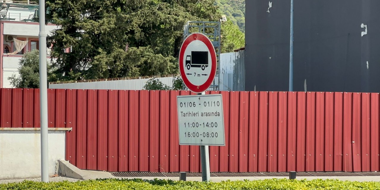 Marmaris’te 7 metre üzeri araçlara saat kısıtlaması hatırlatıldı