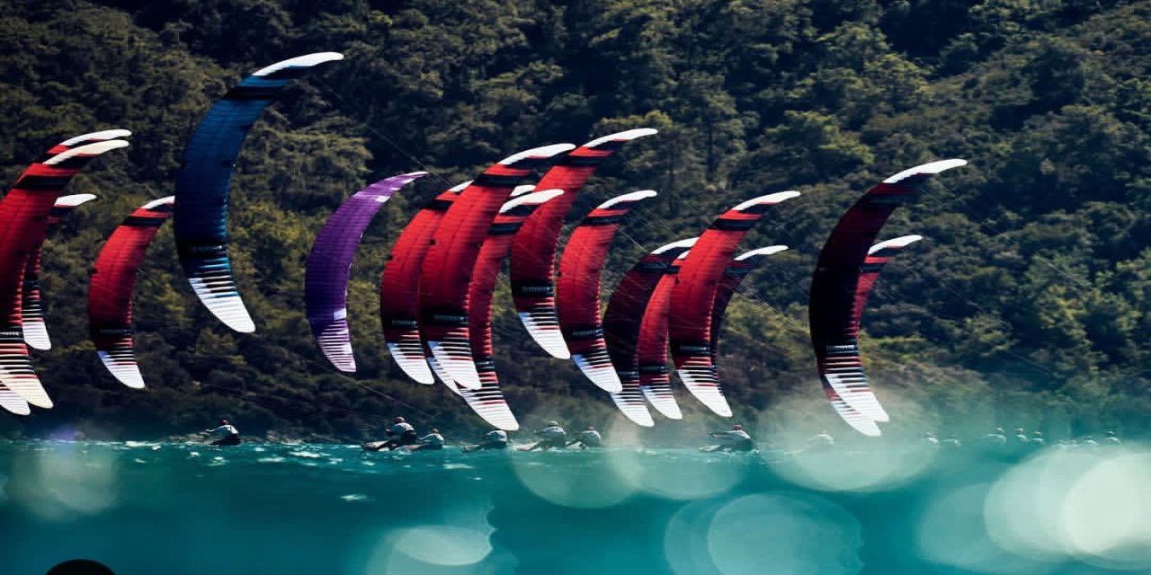Akyaka’da Uluslararası Kite Surf Heyecanı Sürüyor