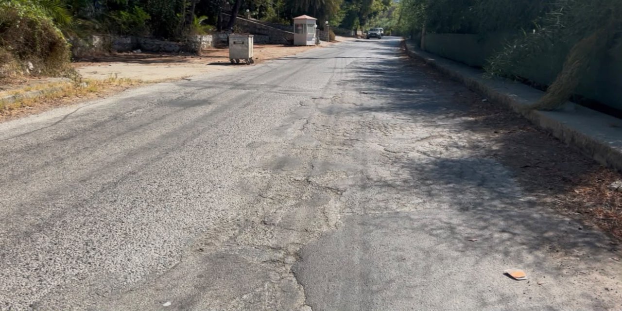 ADAKÖY’DE BOZUK YOLLAR VATANDAŞLARI ÇİLEDEN ÇIKARDI