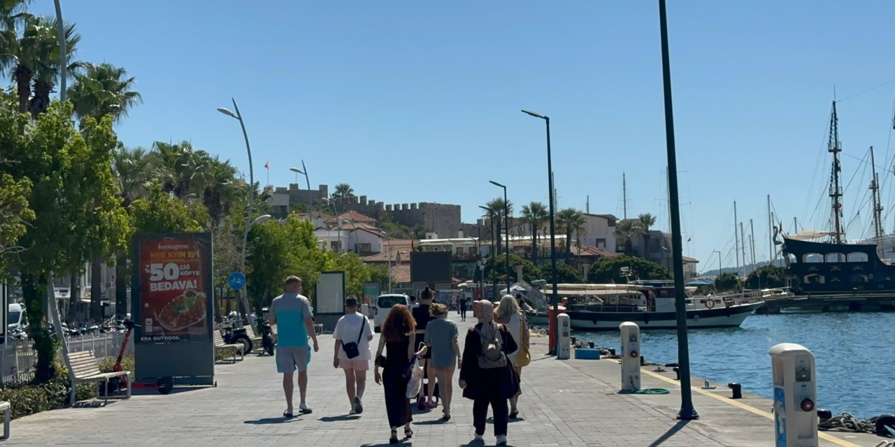 MARMARİS’TE EYLÜL AYINDA DA ZİYARETÇİ YOĞUNLUĞU