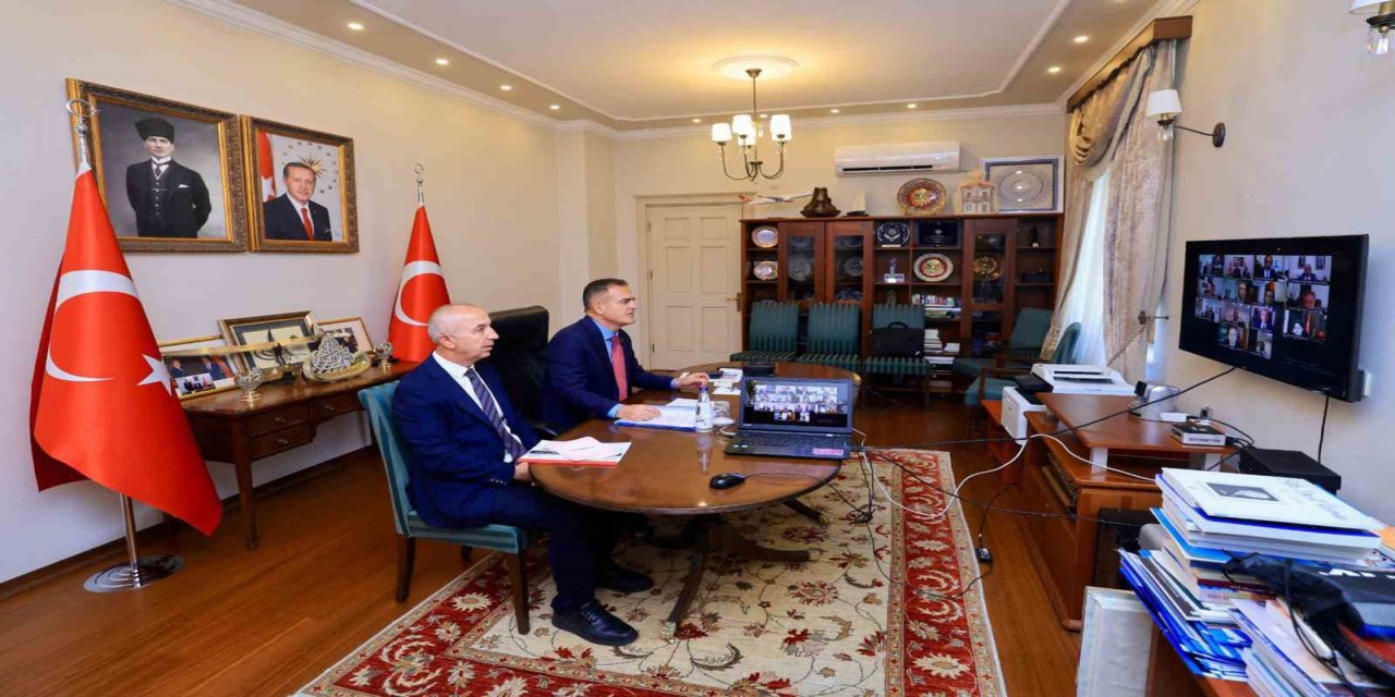 Vali Akbıyık ilçe kaymakamları ile okul güvenliği toplantısı yaptı
