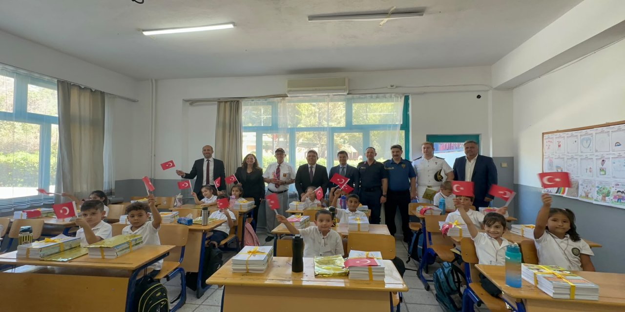 Marmaris’te 2026-2027 eğitim öğretim yılı düzenlenen törenlerle başladı