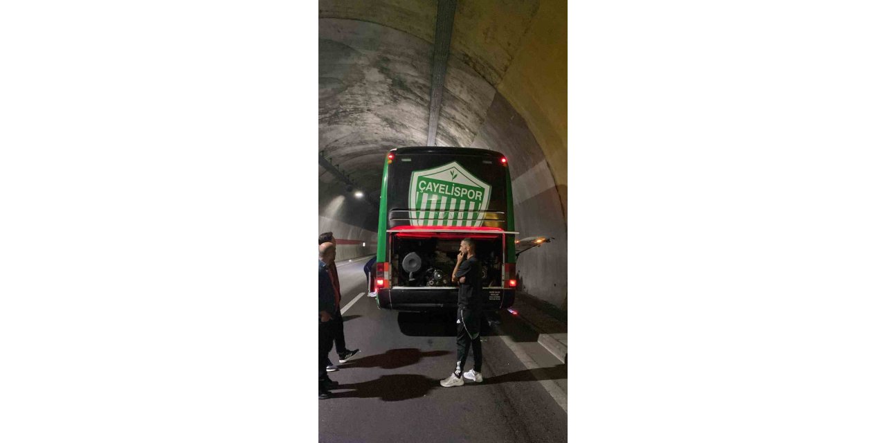 Kurban ve dualarla uğurlanan Çayelispor, tünelde mahsur kaldı
