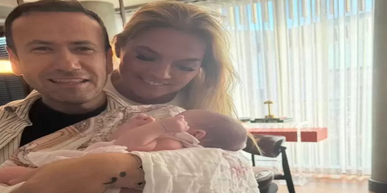 Demet Akalın ve Özgür Aras’tan Mihre Bebekle Fotoğraf