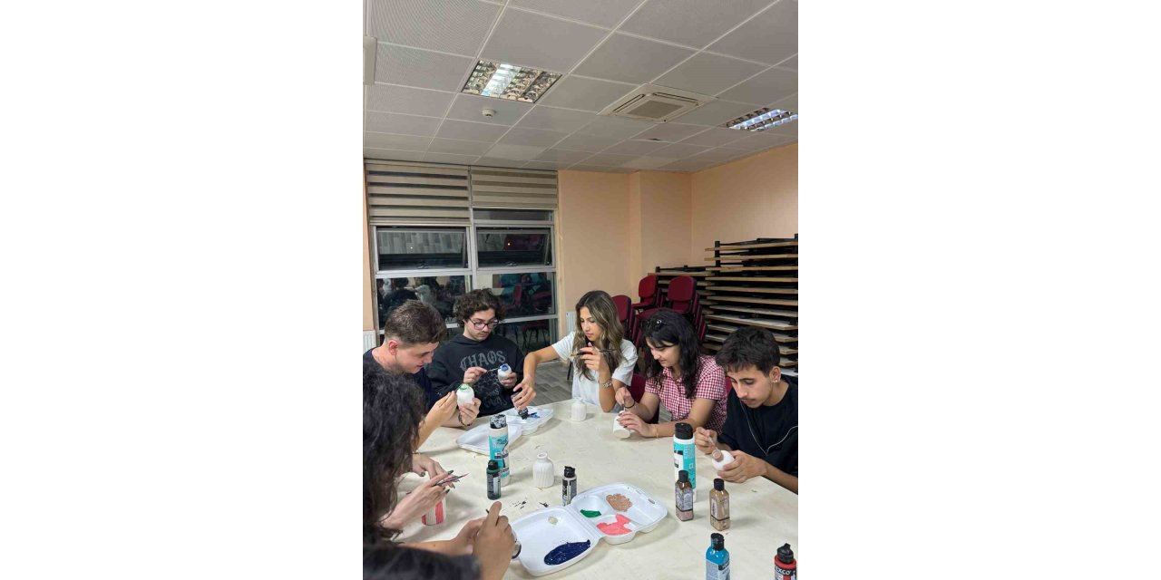 Gençler sanatla üretiyor, yeteneklerini geliştiriyor