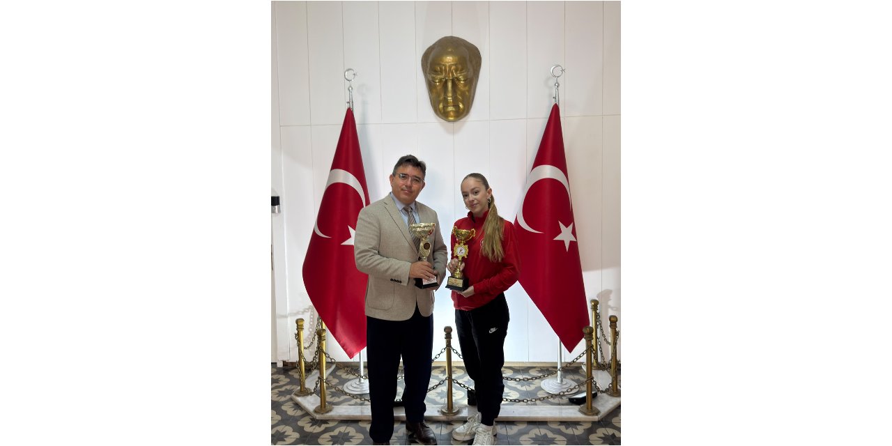 Marmarisli milli dansçı Bade Güleryüz, dünya şampiyonası öncesi Kaymakam Kaya’yı ziyaret etti