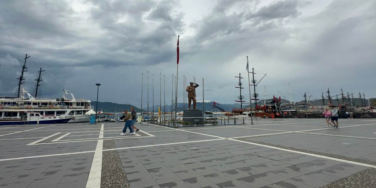 MARMARİS GÜNE YAĞIŞLA BAŞLADI