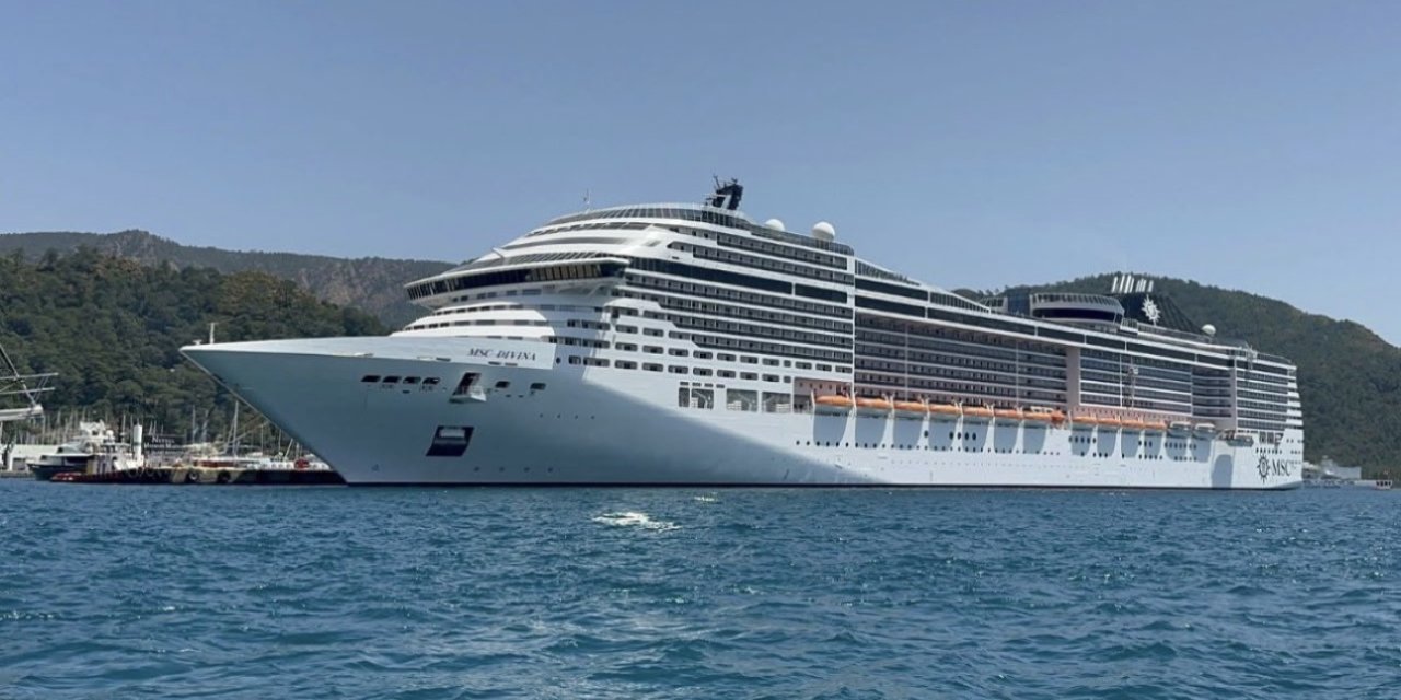 MSC Divina 4 bin 500 yolcusuyla Marmaris limanında