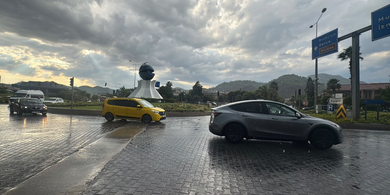 Marmaris’te beklenen yağışlar başladı
