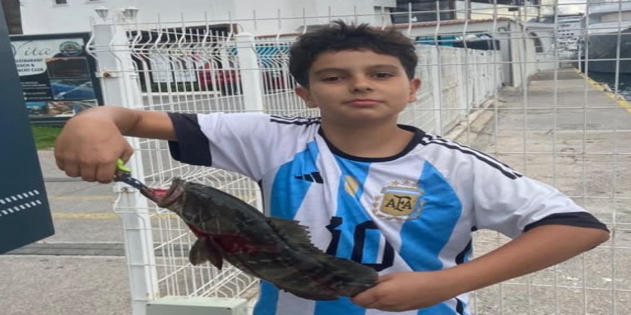 MİNİK BALIKÇININ OLTASINA MARMARİS’İN MEŞHUR LAGOSU TAKILDI