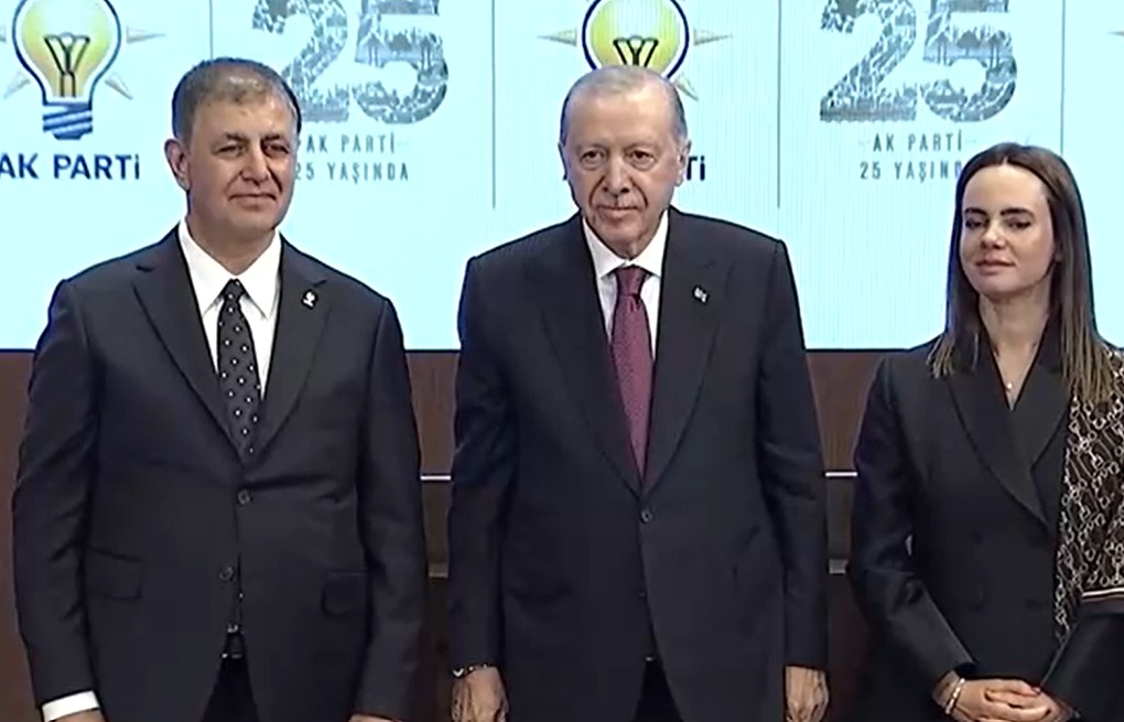 İzmir Büyükşehir Ak Partiye katıldı