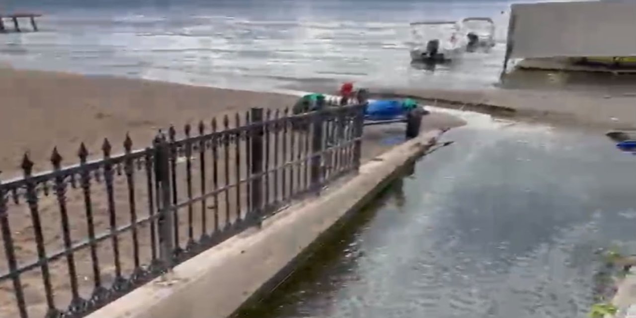 Marmarislilerden “Denizimiz kanalizasyon çukuru değil” çağrısı