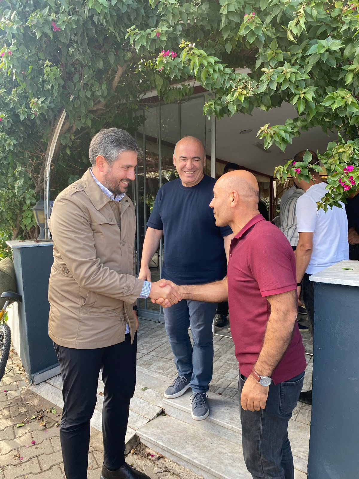 İçmeler esnafından Ak Parti ilçe Başkanı Aravi’ye talep ve sorunlar