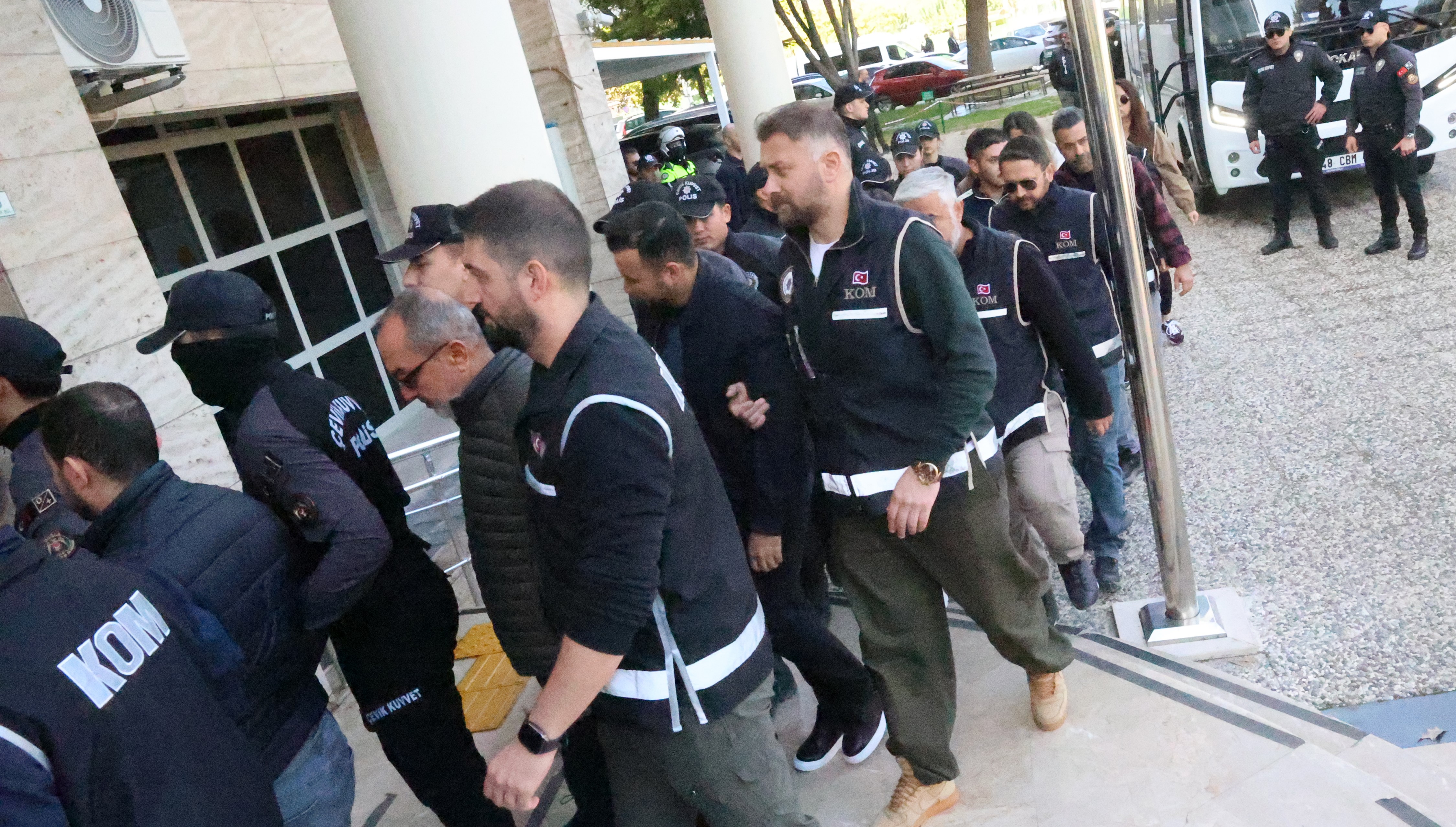 Milas Belediyesi operasyonunda 18 tutuklama, 2 ev hapsi , 15 adli kontrol