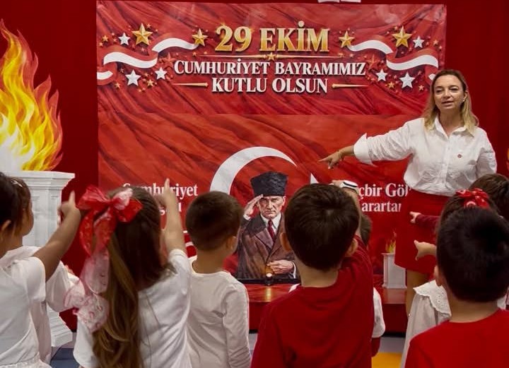 Bahçeşehir Marmaris Kampüsü miniklerinden Cumhuriyet coşkusu