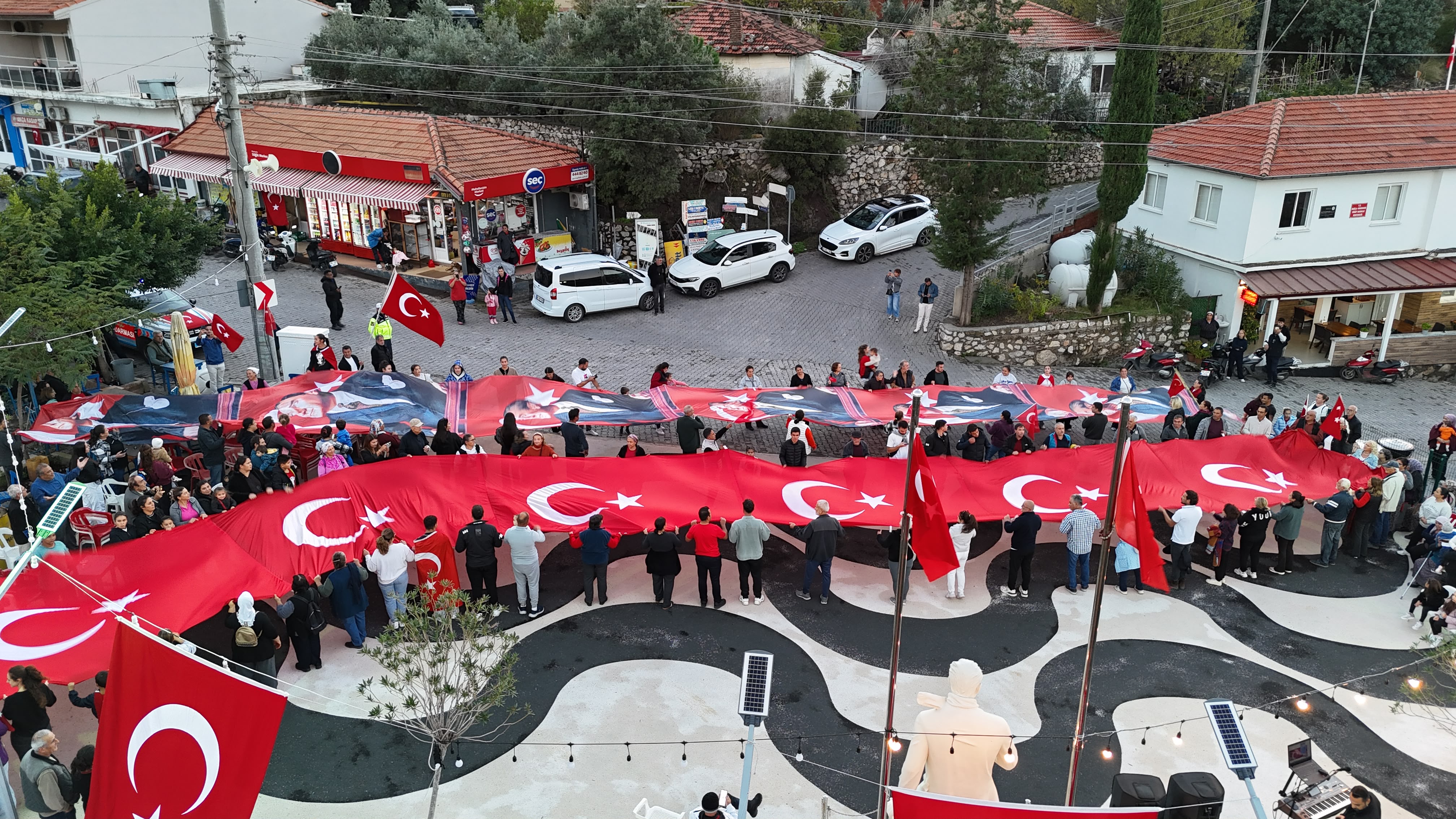 Marmaris’in Söğüt Mahallesi’nde Cumhuriyet coşkusu