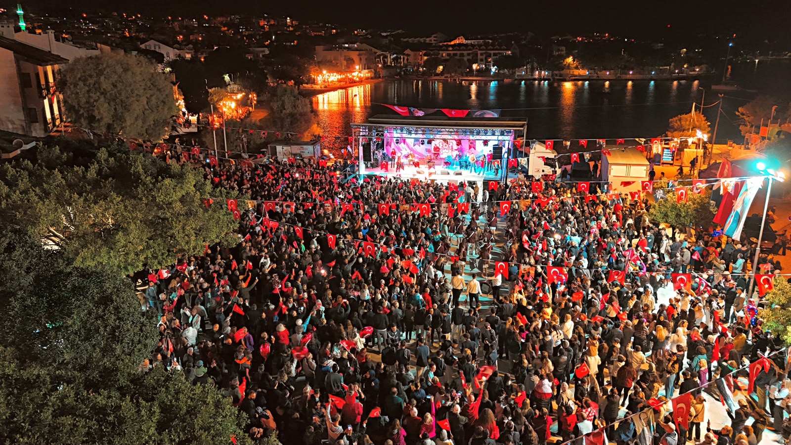 Datça’da Cumhuriyet için omuz omuza