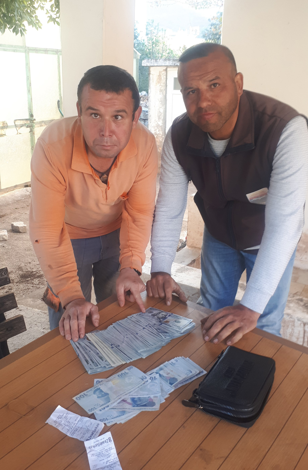 MARMARİS BELEDİYE İŞÇİSİ ALİ EREN'DEN HERKESE ÖRNEK DAVRANIŞ