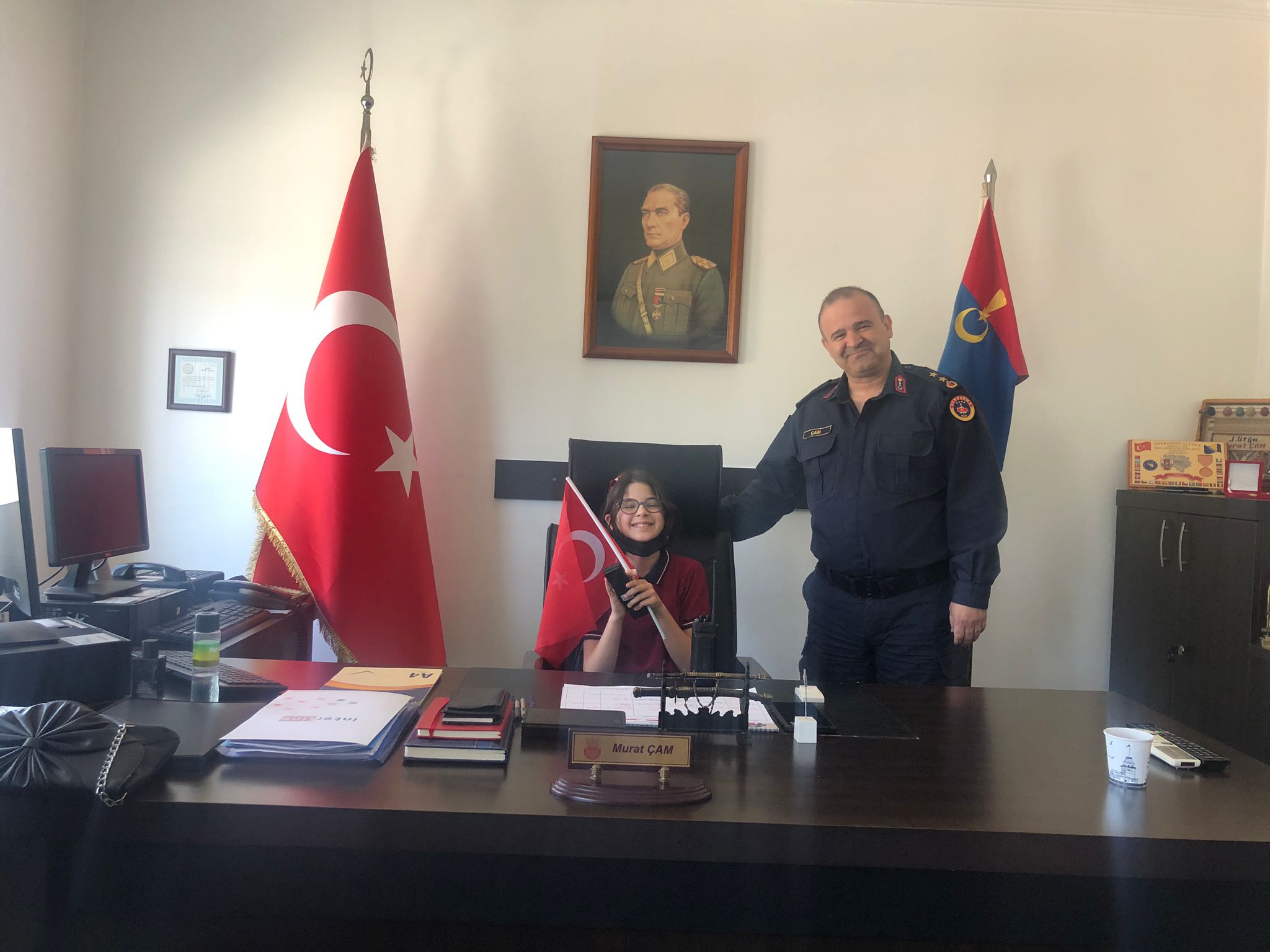 KOMUTAN OLMAK İSTEYEN ÇOCUKLAR JANDARMAYI ZİYARET ETTİ