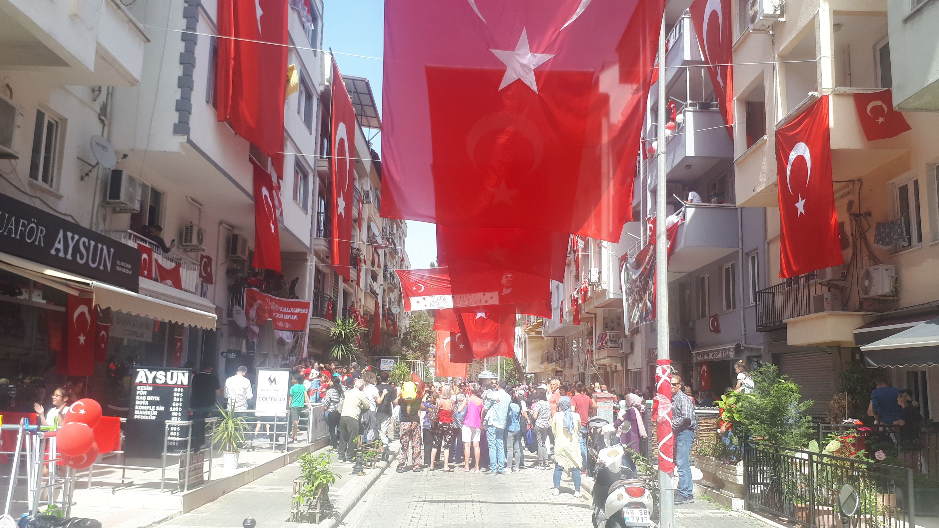 MARMARİS'TE 105 SOKAKTA SEKİZİNCİ 23 NİSAN COŞKUSU
