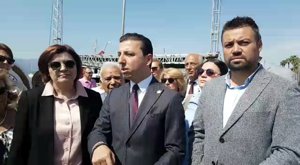CHP’LİLER MARMARİSLİLERİN SESİ OLDU 3 DAKİKA SÜREN TÖRENE TEPKİ VERDİ