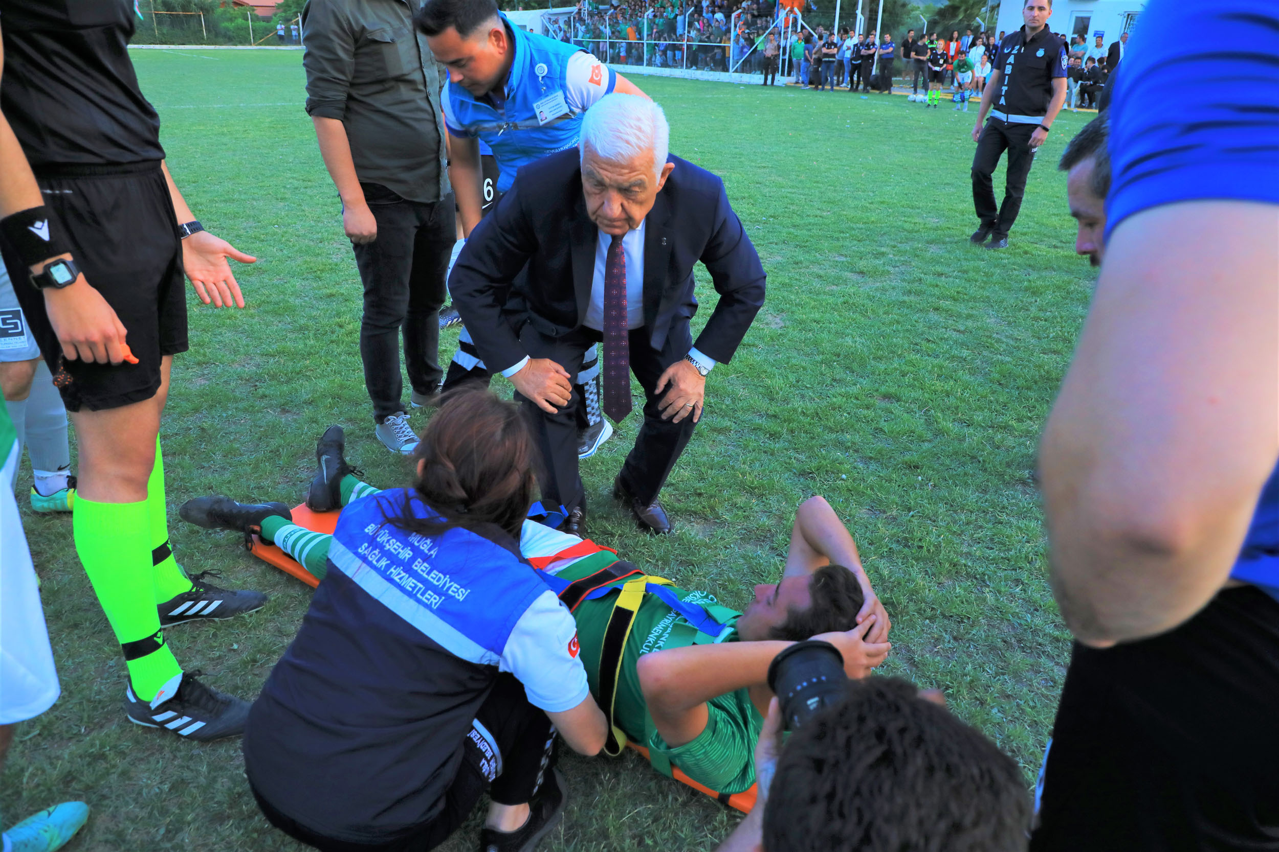 YARALI FUTBOLCUYA İLK MÜDAHALE BAŞKAN GÜRÜN’DEN
