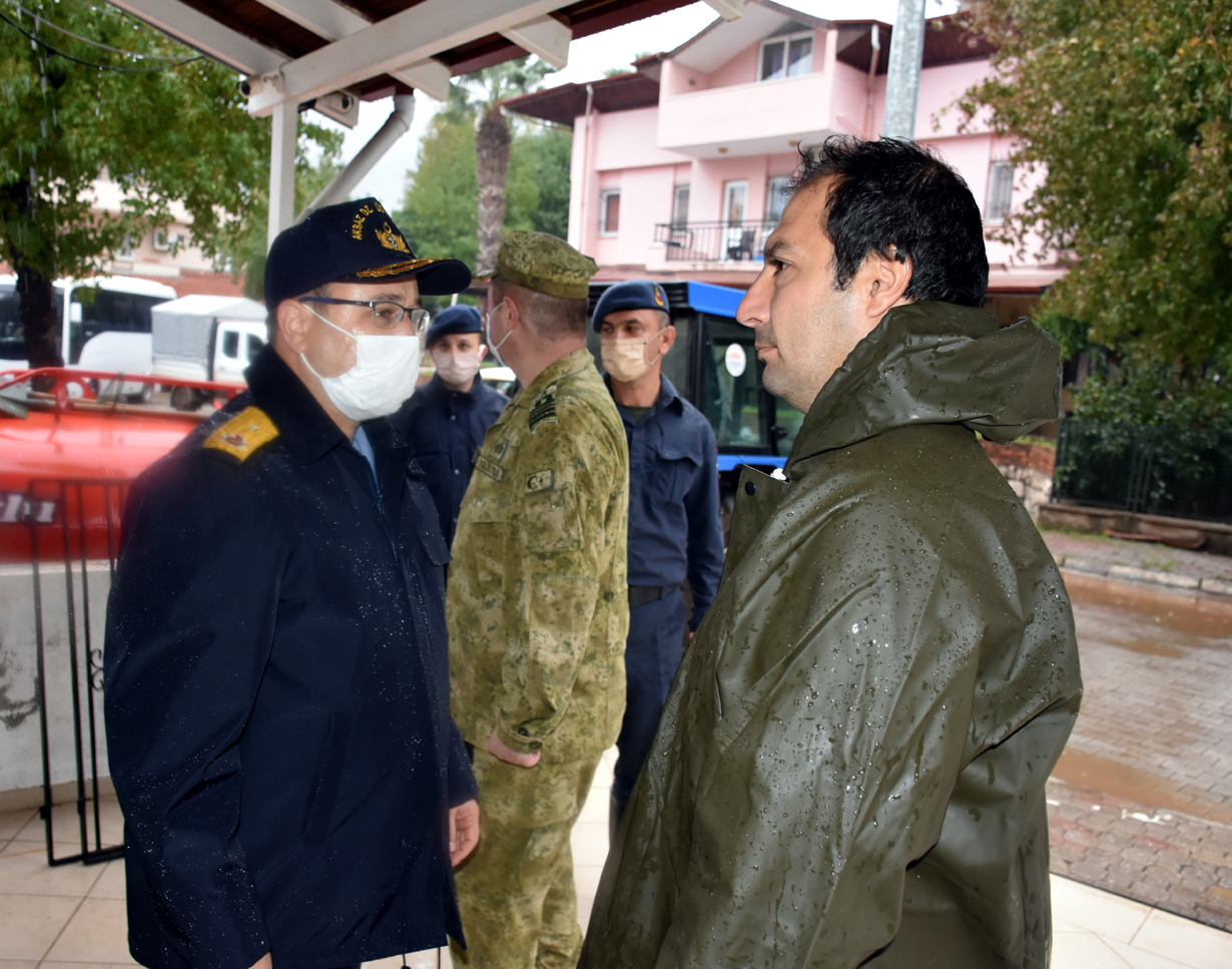 ASKER MARMARİSLİLERİN ZOR GÜNÜNDE YANINDA