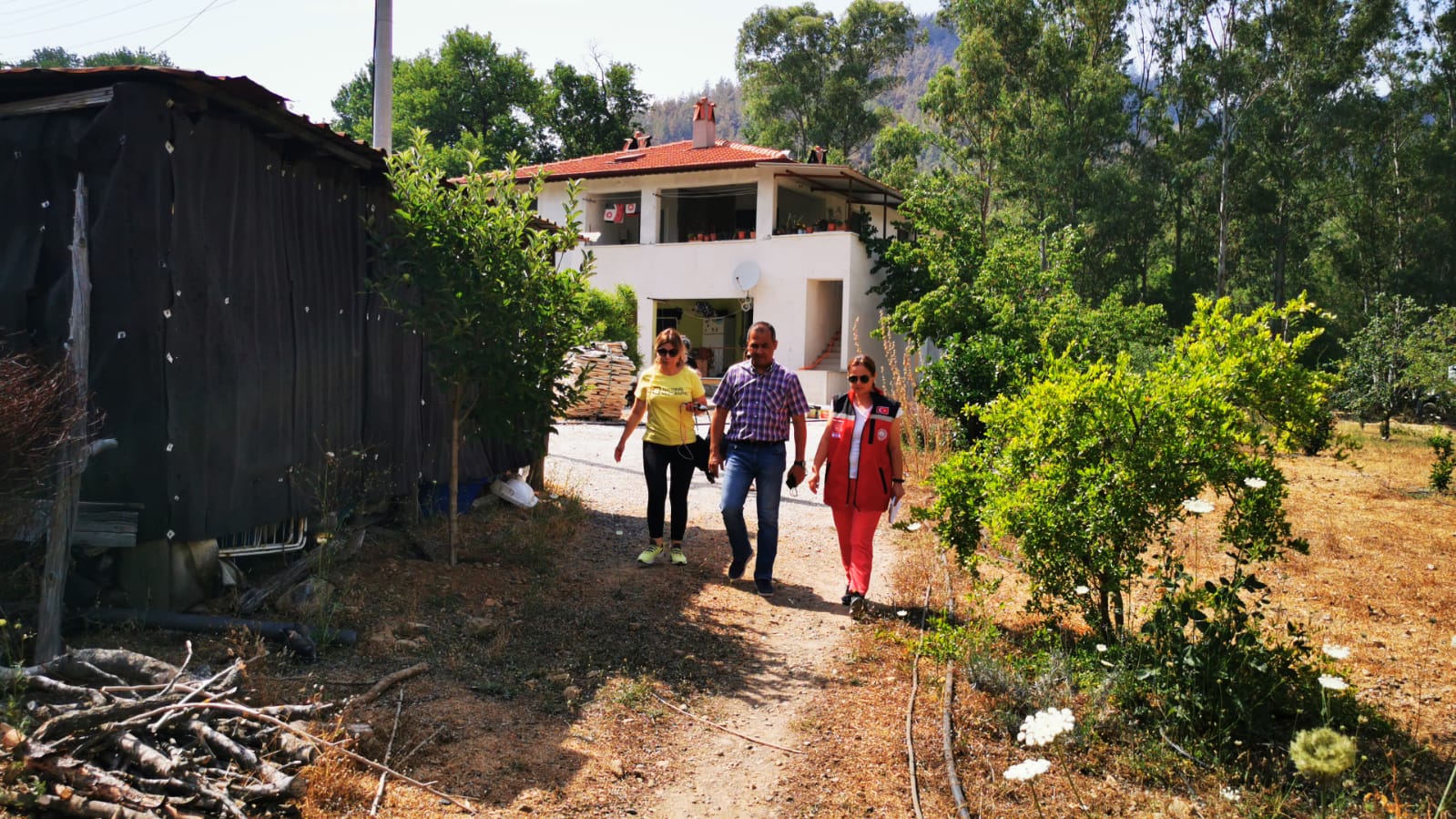 SOSYAL YARDIMLAŞMADAN MARMARISLİLERE DESTEK
