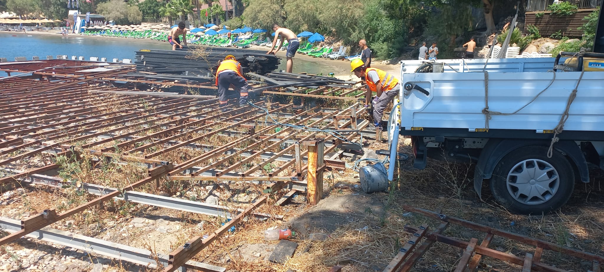 KAÇAK İSKELELERİN KALDIRILMASINA DEVAM EDİLİYOR