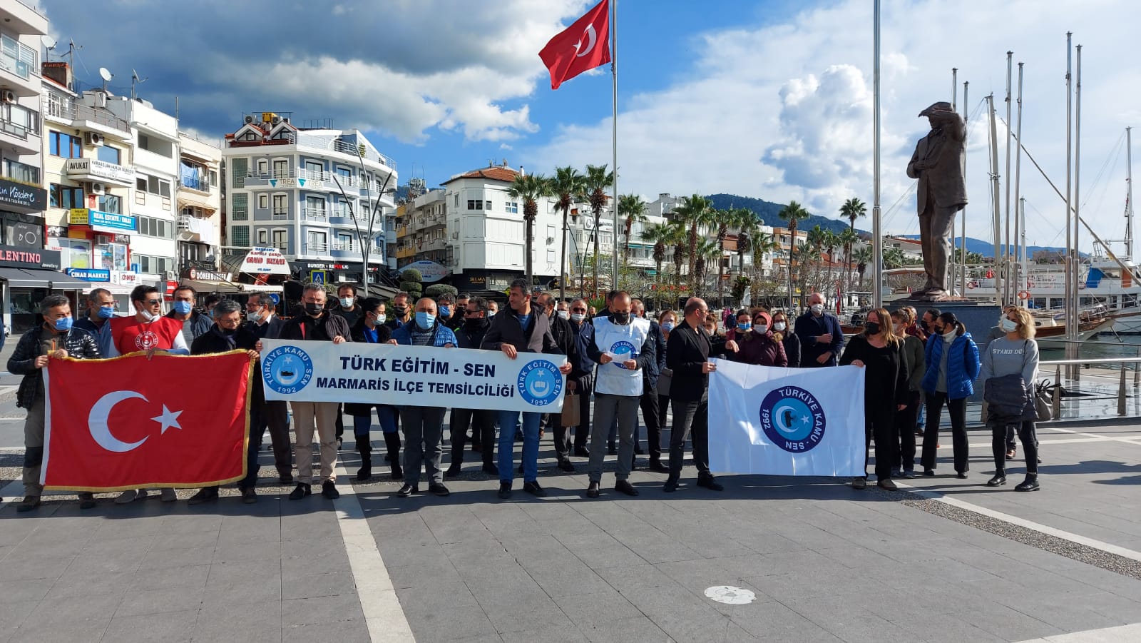 KAMU-SEN MARMARİS'TE HAKLARI İÇİN SOKAĞA ÇIKTI HÜKUMETİ UYARDI