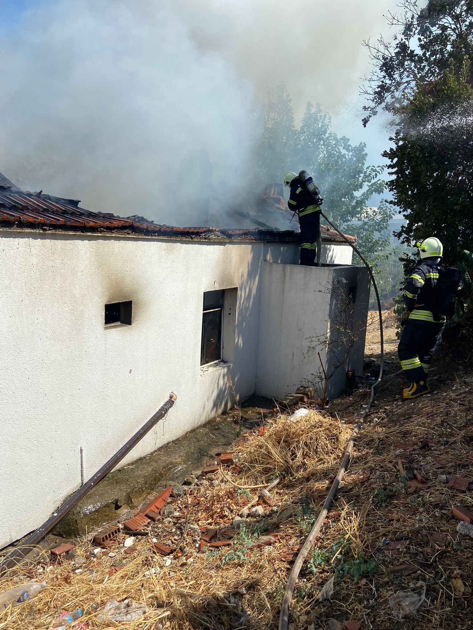 BUZDOLABININ KISA DEVRE YAPMASI EVİ YAKTI