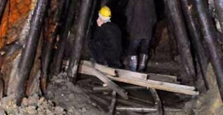 MADEN ÇÖKTÜ 7 İŞÇİ YARALANDI