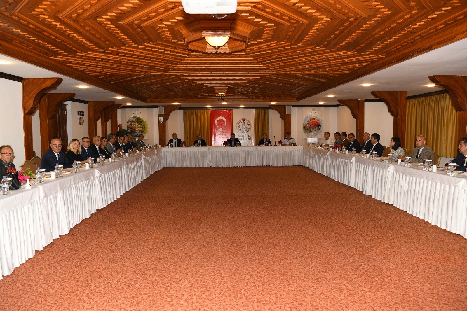 VALİ TAVLI BAĞIMLILIKLA MÜCADELE TOPLANTISI YAPTI
