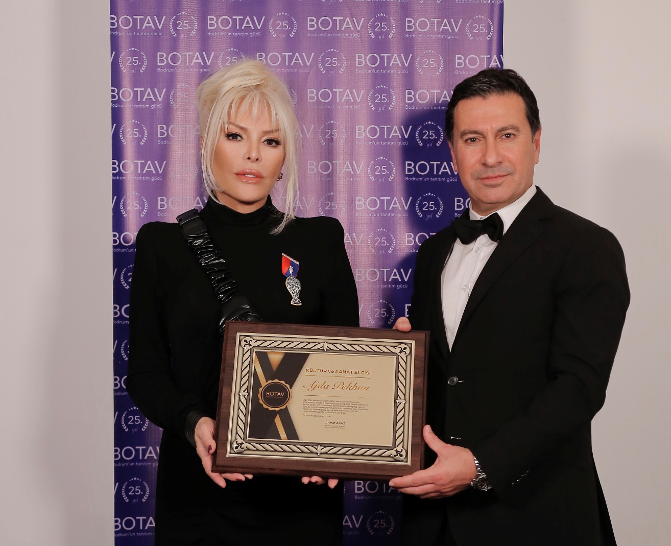 AJDA PEKKAN BODRUM’UN KÜLTÜR SANAT ELÇİSİ OLDU