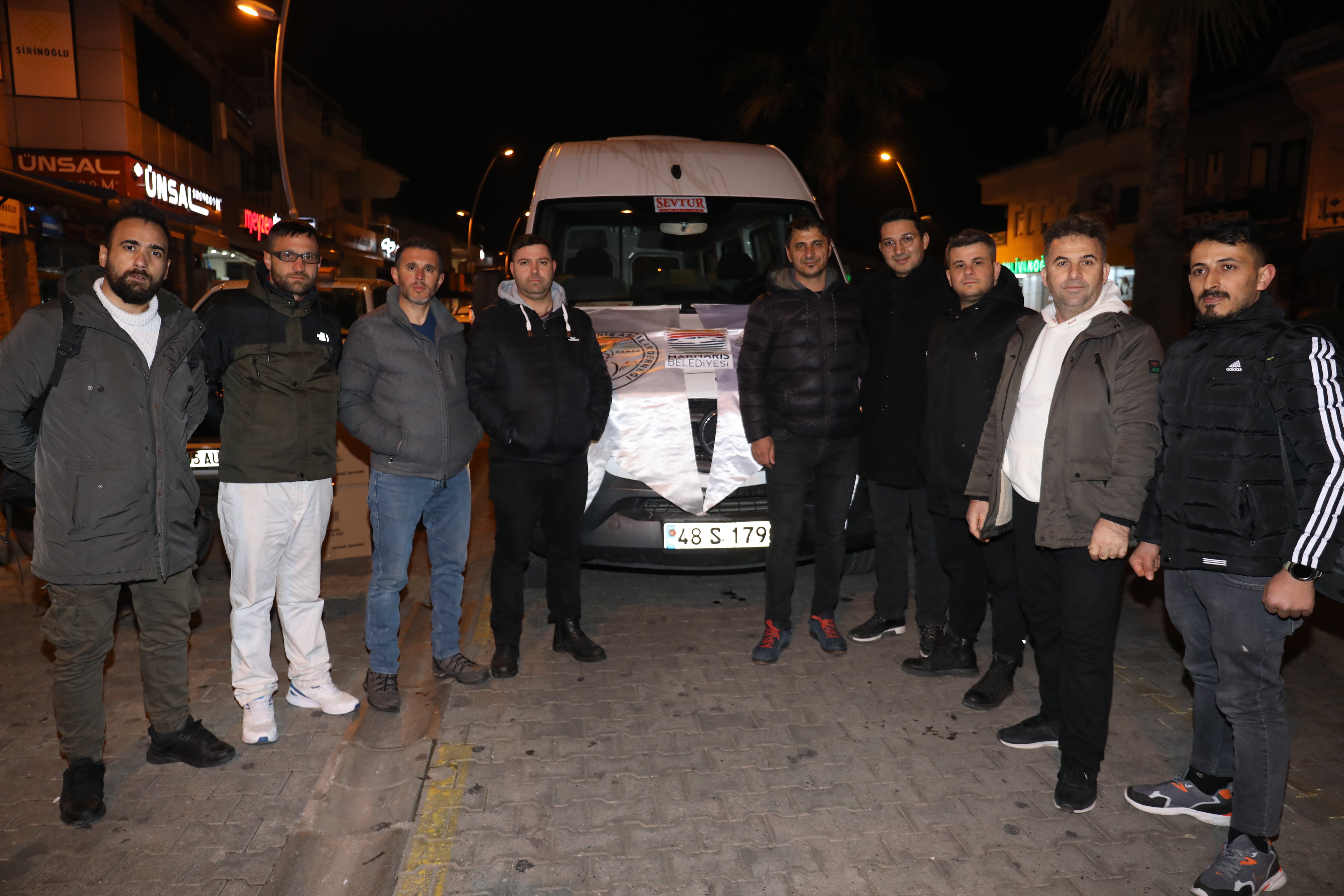 MARMARİSLİ AŞÇILAR DEPREMZEDELERE YEMEK YAPACAK