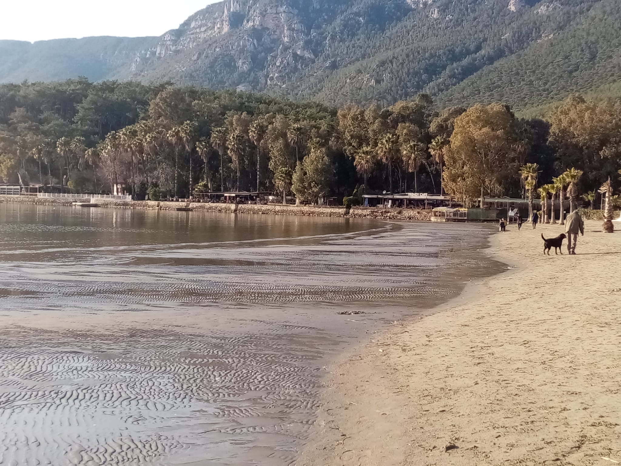 Akyaka sahilinde yine çekilme yaşandı