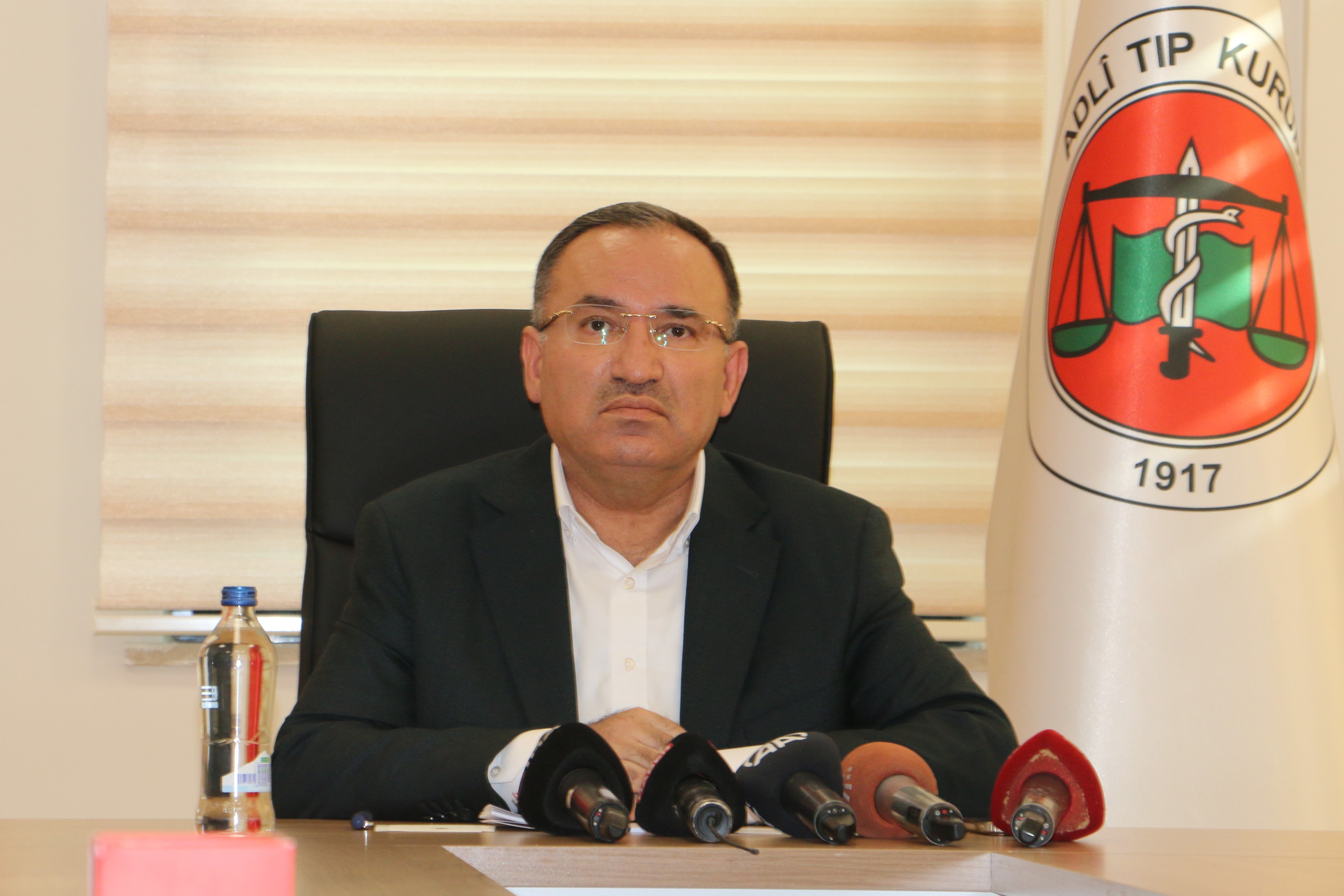 Bakan Bozdağ 'Yıkılan binalarla ilgili 134 şüpheli hakkında işlem yapıldığını, 3'ü tutuklandı”