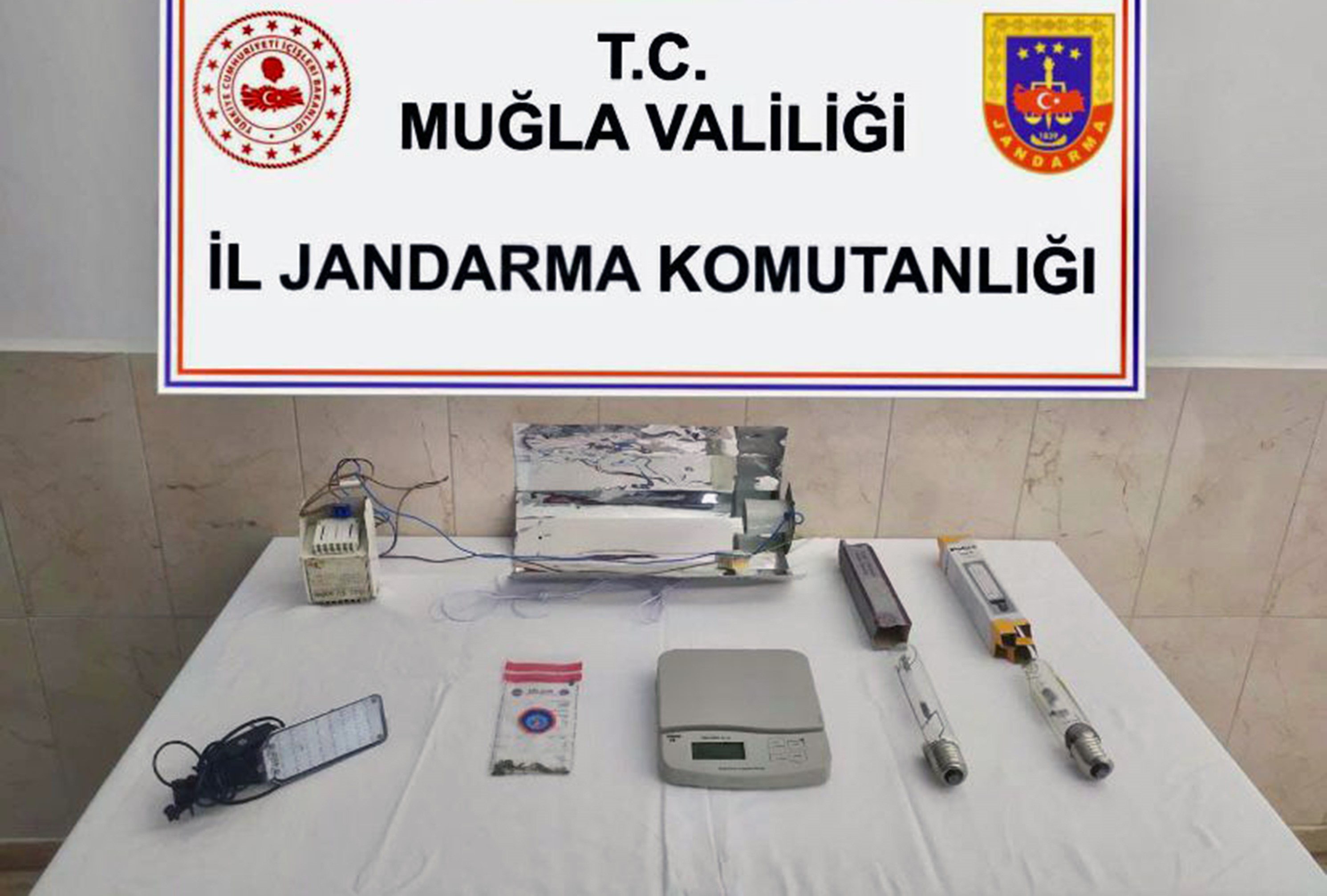Datça'da uyuşturucu imalatı için evinde düzenek kurmuş