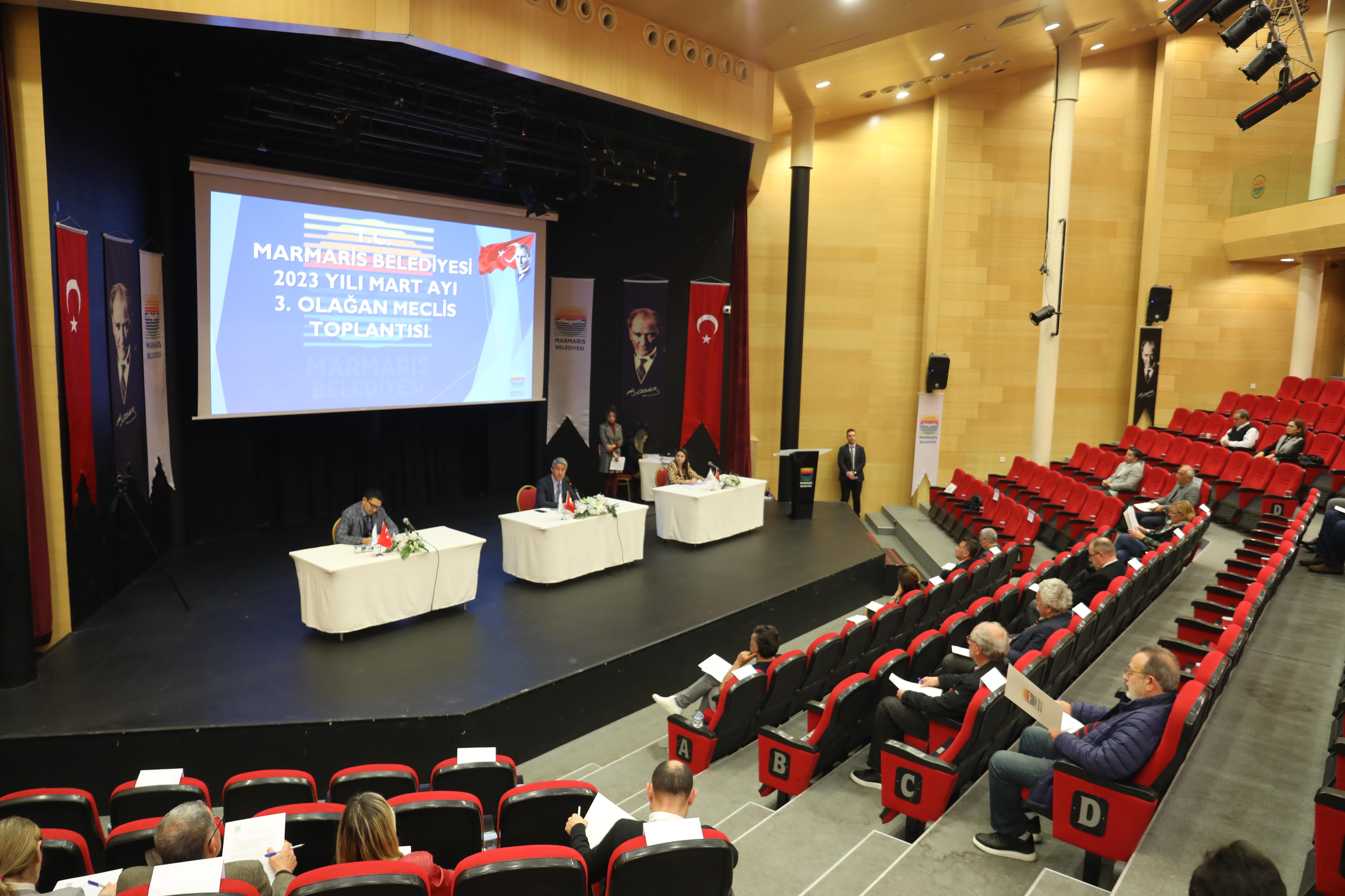 KİMSE SİYASET PEŞİNDE KOŞMASIN