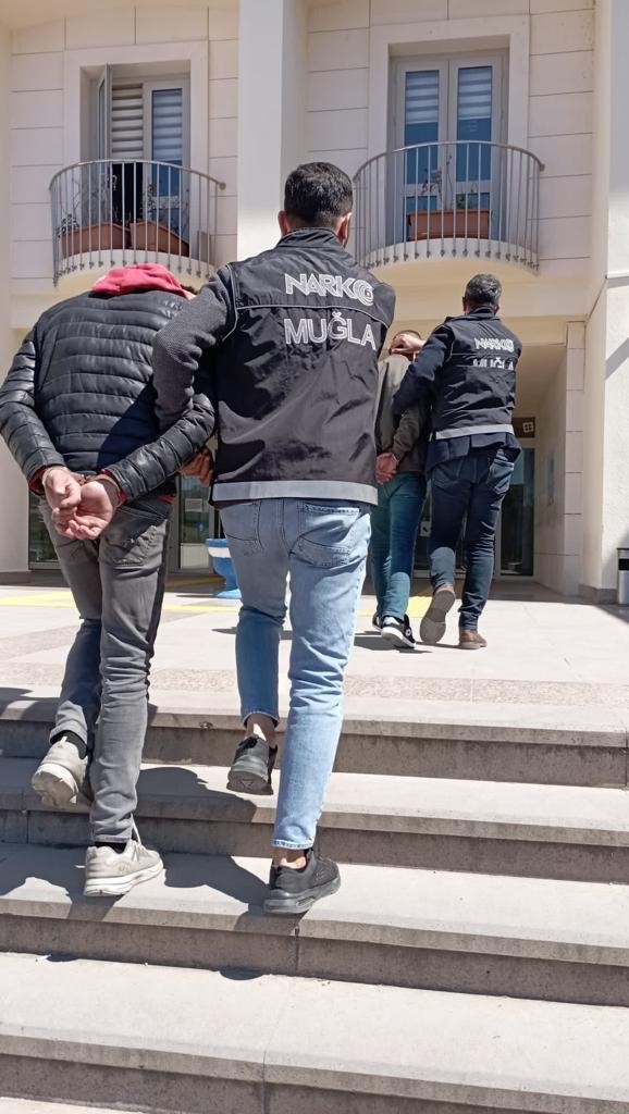 Uyuşturucu taciri 4 şüpheli tutuklandı