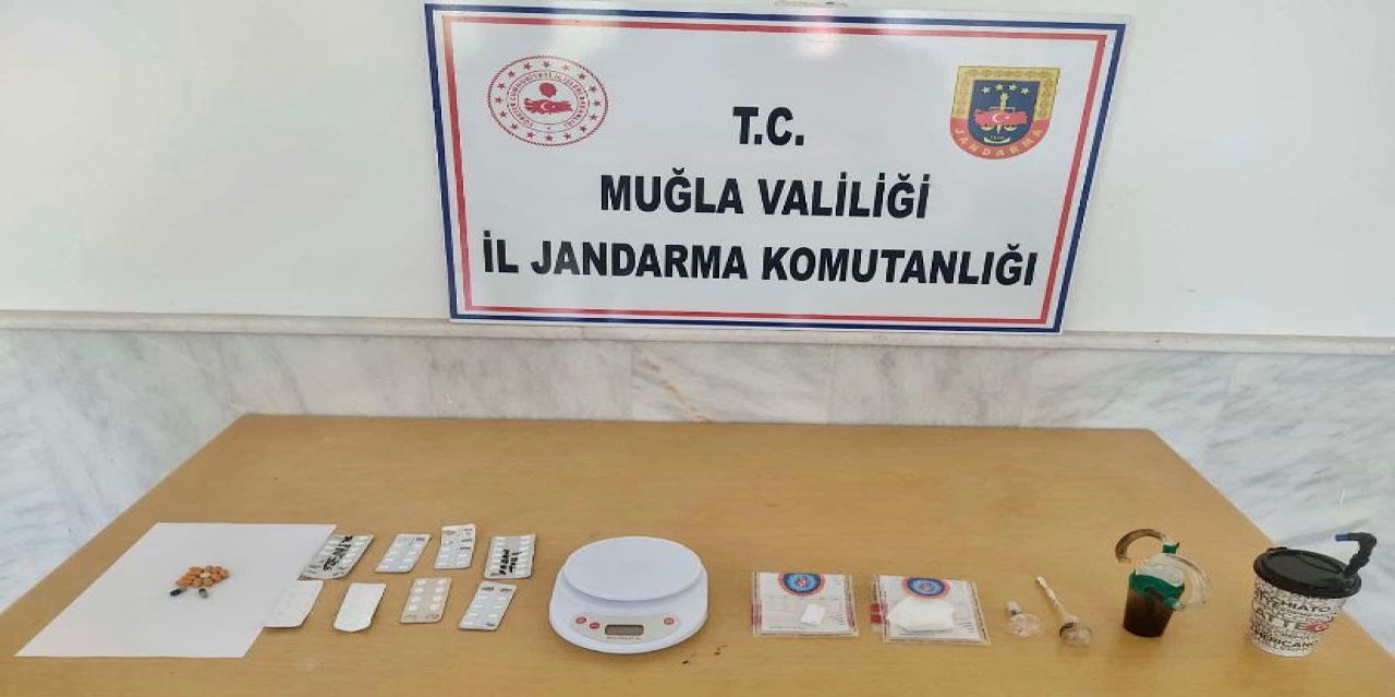 UYUŞTURUCU SATICISINI JANDARMA YAKALADI