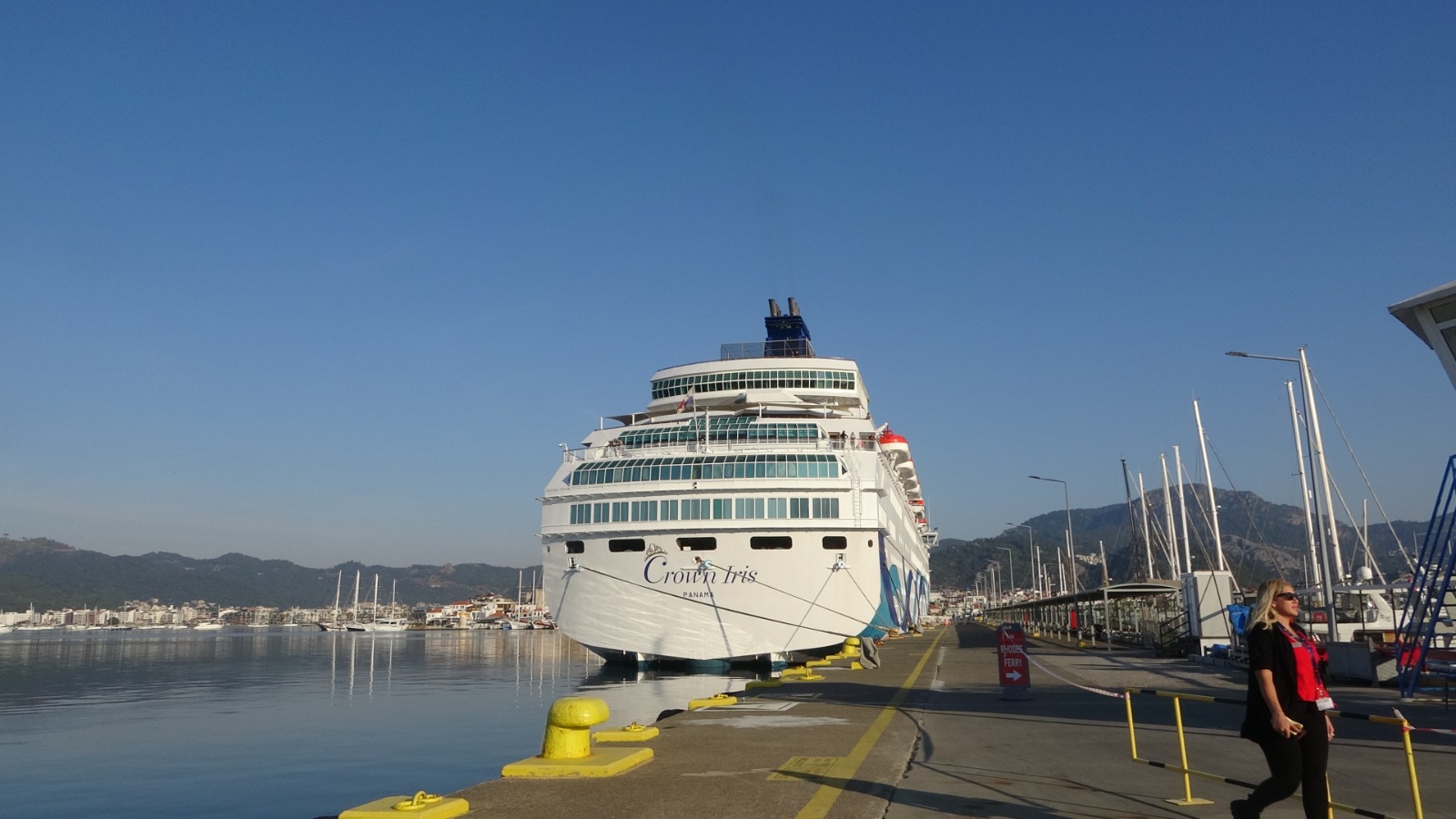 Yüzen Otel Crown İris 1300 yolcusu ile Marmaris’e geldi