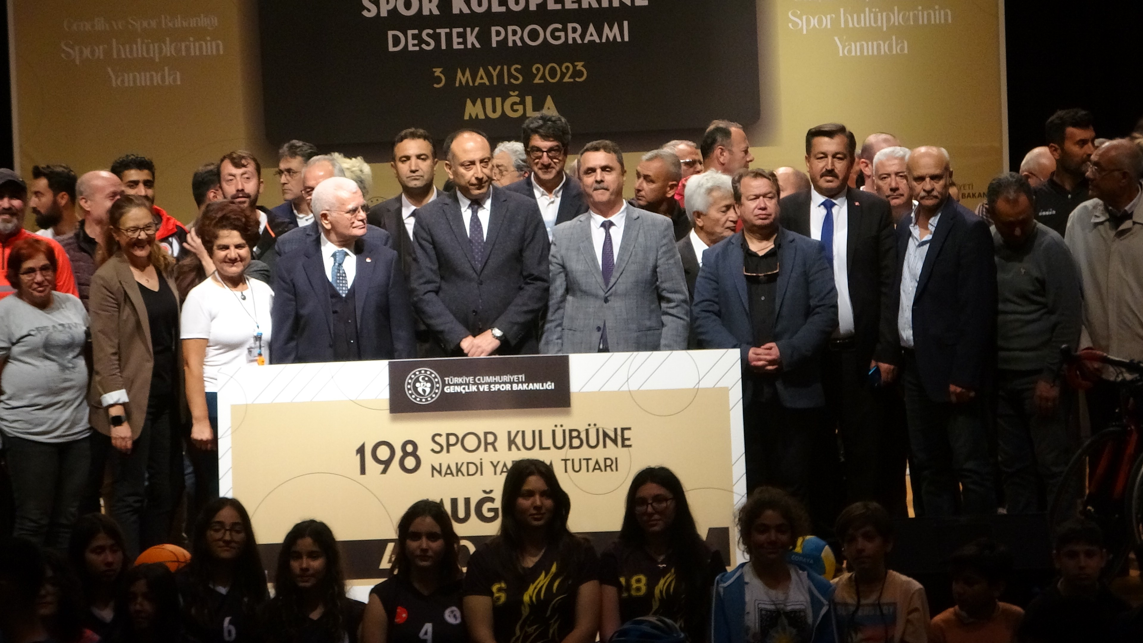 AMATÖR SPOR KLÜPLERİNE BAKANLIKTAN 5 BUÇUK MİLYONLUK DESTEK